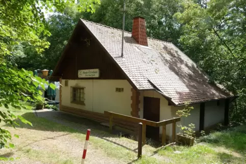 Läuft alles nach Plan, wird die Wanderhütte Ausgangspunkt für Märchenspaziergänge. Läuft alles nach Plan, wird die Wanderhütte Ausgangspunkt für Märchenspaziergänge.