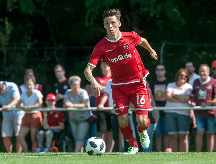 Theo Bergmann, Mittelfeldspieler: Er löste seinen Vertrag auf und wechselte zum FC Carl Zeiss Jena.