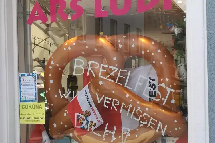 &bdquo;Ars Ludi&ldquo; in der Gilgenstra&szlig;e: &bdquo;Brezelfest, wir vermissen dich&ldquo;. 