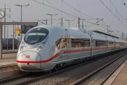 Die 30 bestellten ICE ähneln denen, die bei der DB schon als Baureihe 407 laufen. 