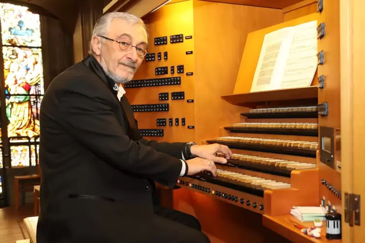 Spielt ein Konzert an der Kleuker-Orgel in der Gedächtniskirche: Alexander Leventhal im Oktober 2019.