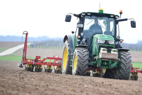  GPS spielt zunehmend auch in der Landwirtschaft eine Rolle. Damit können Traktoren auf abschüssigen Feldern auf Kurs gehalten w