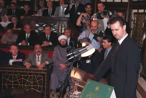 Am 17. Juli 2000 leistete Syriens neuer Präsident Baschar al-Assad den Amtseid im Parlament in Damaskus. 