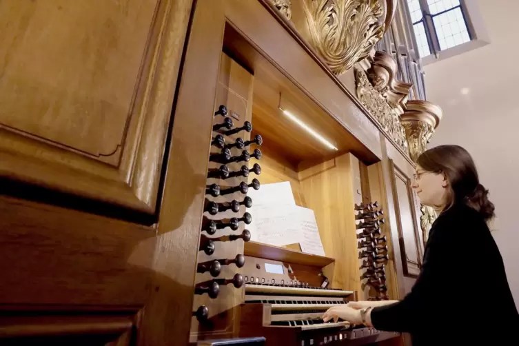 Zusammengestellt hat die Orgelreihe die Landauer Stiftskantorin Anna Linß.