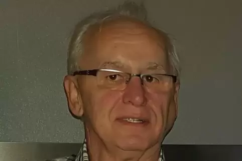 Bewertet Leistungen von Schiris: Hans Schneider. 