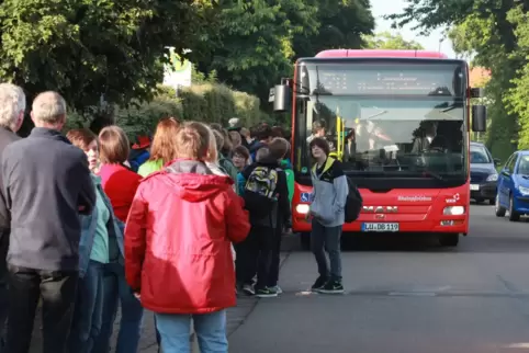 Fahrt im Schulbus: Nicht alle Kinder bekommen sie bezahlt.