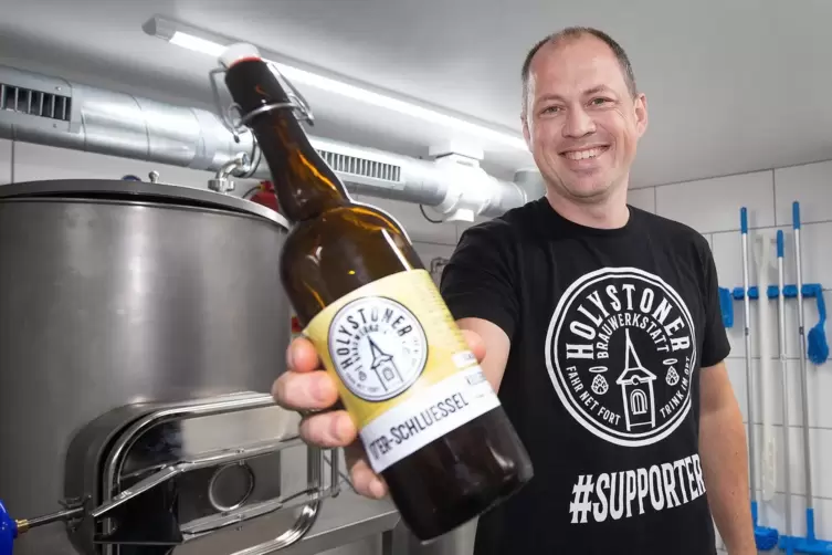Fahr net fort – trink im Ort: Mit diesem Spruch wirbt Martin Flörchinger für sein Bier.