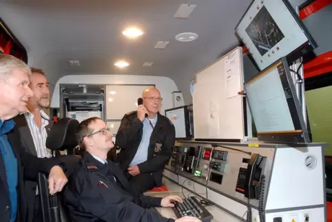 Blick ins Innere eines modernen Einsatzleitfahrzeugs. Die Kameraden in Kirchheimbolanden haben dies schon seit 2017 in Betrieb. 