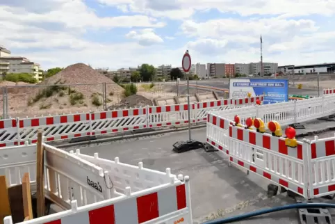 Mit der Erschließungsstraße haben die Arbeiten begonnen.