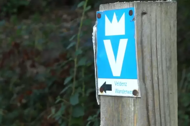 Der Veldenz-Wanderweg ist gut markiert &ndash; mit Krone.
