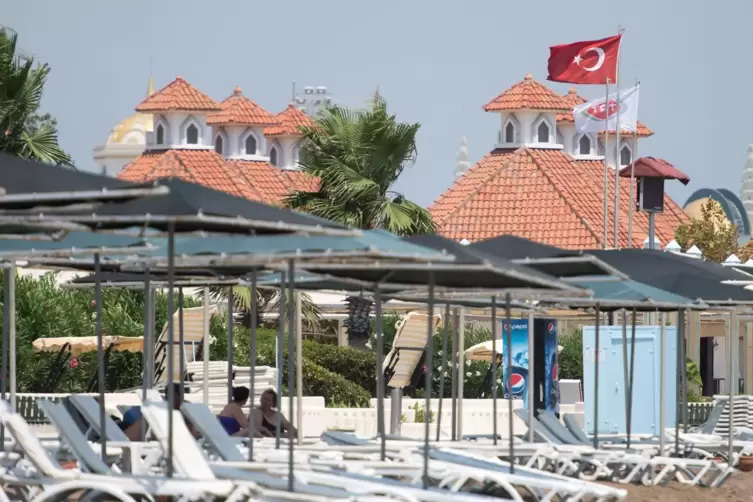 Antalya ist ein beliebtes Urlaubsziel der Deutschen. Doch das Robert-Koch-Institut weist die Türkei als Corona-Risikogebiet aus.