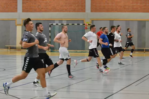 Die Handballer des SV 64 trainieren schon wieder für die neue Drittliga-Saison in der neuen Staffel. 