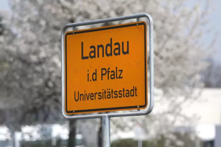 Die Landauer Uni droht zu schrumpfen, wenn es nicht mehr Geld vom Land gibt, schreiben die Oberbürgermeister. 