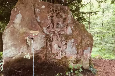 Ein Denkmal für den ersten „Jagdgegner“: der Hubertusbrunnen bei Langwieden.