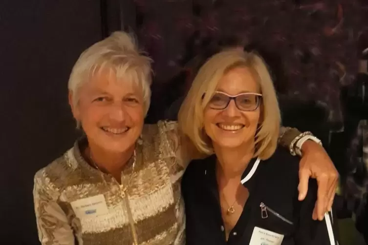 Bei den Seniorenwettbewerben hat Barbara Gellrich (links) Olympiasiegerin Petra Rosenkranz, geborene Th&uuml;mer, kennengelernt. 