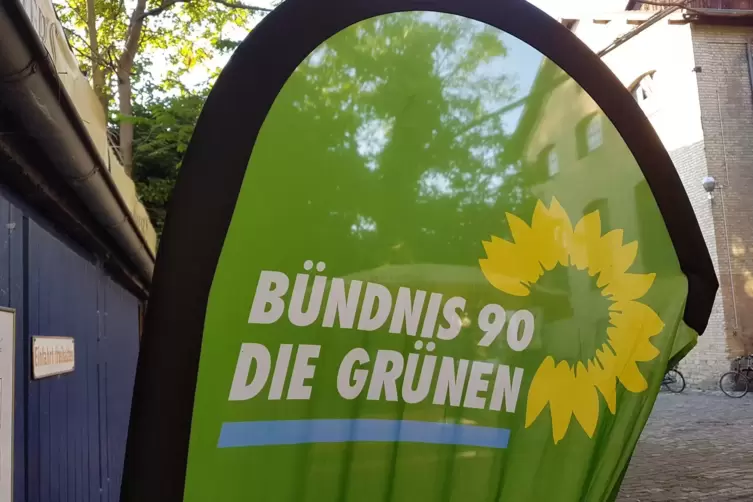 Grünen-Banner bei der Verbandsversammlung am 22. Juni in Oggersheim.