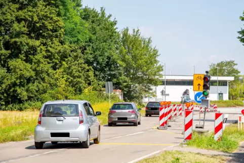 Wegen Bauarbeiten an der Einmündung Etzelweg in die Straße nach Mittelbach, herrscht dort noch bis voraussichtlich Ende August e