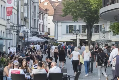 In Kaiserslautern auf dem Martinsplatz tummelten sich an den vergangenen Wochenenden viele Menschen. 
