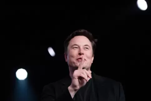 Pssst, Elon Musk hört hier vielleicht gerade einen guten Song.