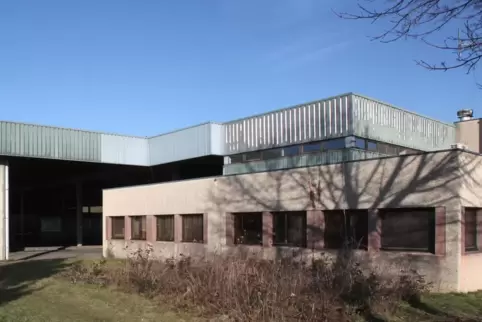 Die Zoll-Gebäude am Grenzübergang auf französischer Seite sind marode, stehen schon lange leer.