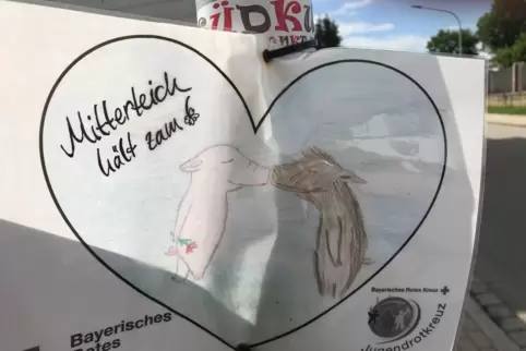 Anfangs glaubten die Mitterteicher auch, es werde alles gut:„ Mitterteich hält zam“, hieß es auf den Plakaten. 