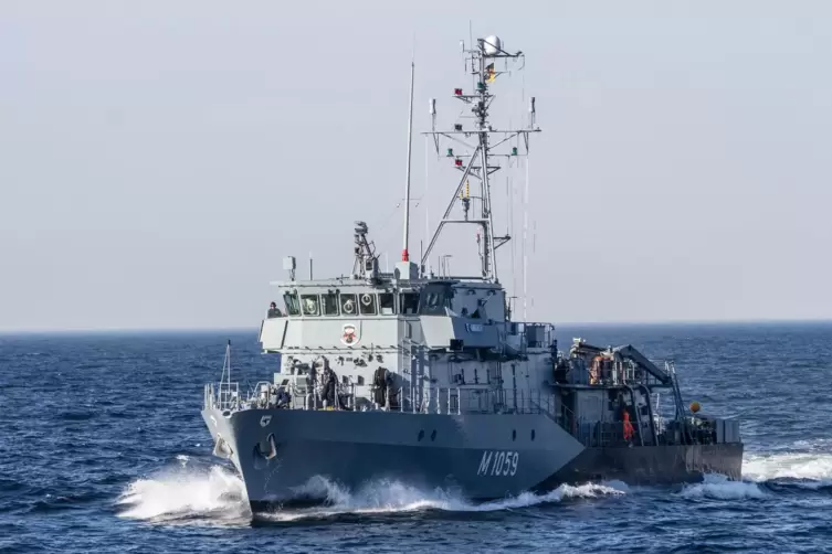 Das Minenjagdboot M 1059 &bdquo;Weilheim&ldquo; bei einer Geschwader&uuml;bung zur Minensuche in der Ostsee. 