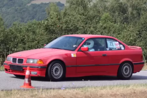 Seit Wochen wartet Manfred Weller aus Sembach, bis er den BMW 318 IS wieder bei Slalom-Veranstaltungen über die Piste fahren kan