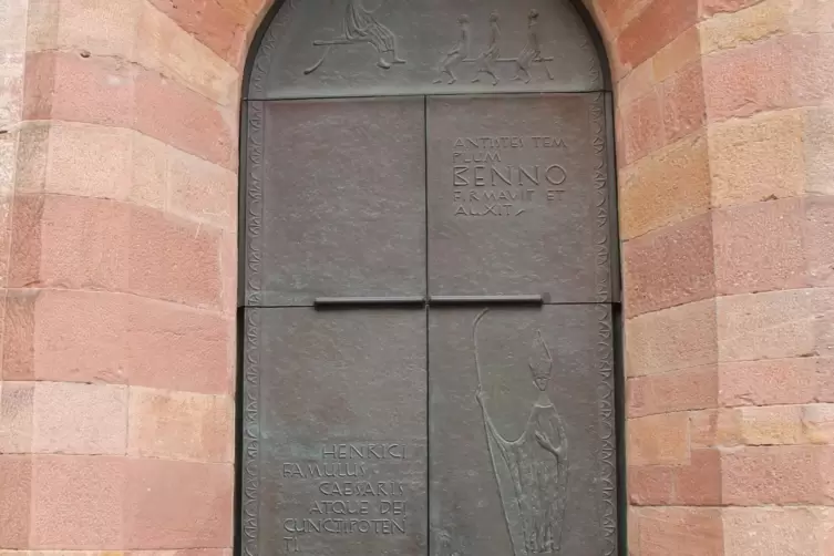 Würdigung für Benno II. von Osnabrück: Nordwestportal des Doms zu Speyer.