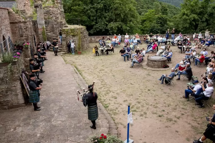 In kleinem Rahmen, aber nicht minder eindrucksvoll: Die K-Town Pipe Band war eine Größe des diesjährigen Highland-Festivals auf 