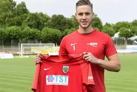 Neu zwischen den Pfosten bei der Wormatia: Lukas Mai. 