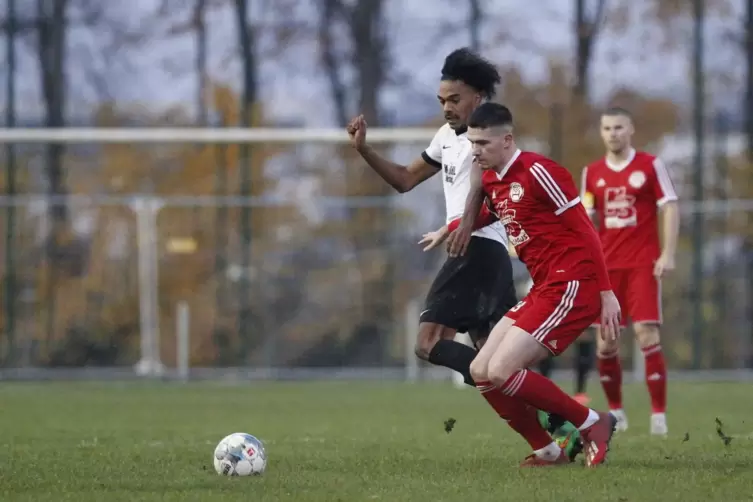 Der Vertrag mit St&uuml;rmer Filip Pandza (rotes Trikot) wurde schon wieder aufgel&ouml;st. 
