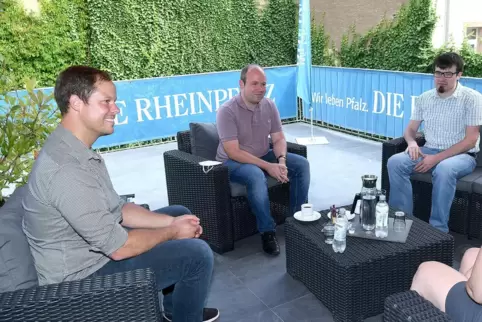 Pierre Antonj, Referent Sportentwicklung beim Sportbund Pfalz, Kreissportvorsitzender Tristan Werner und sein Stellvertreter Mar