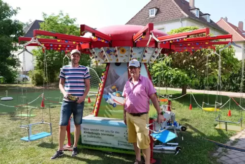 „Kettenflieger“: Helmut Golz (rechts) und Nicola Ermer in der Kita Haus des Kindes in Landau.