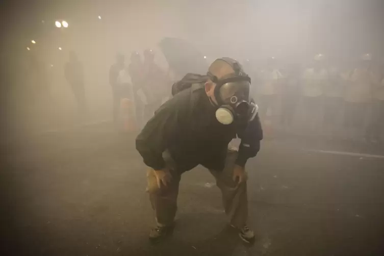 Ein Demonstrant trägt eine Gasmaske bei einem «Black Lives Matter»-Protest in Portland.