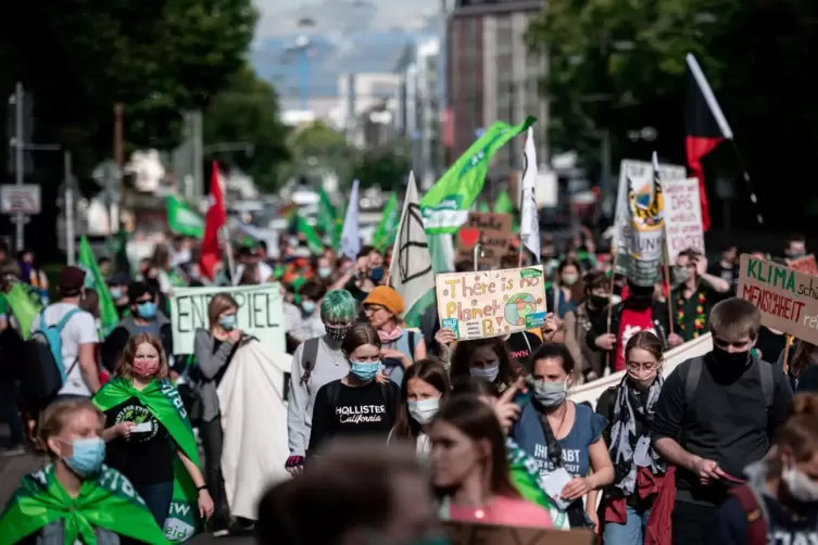 In Düsseldorf haben sich im Juli Jugendliche an einer Klimaschutz-Demonstration beteiligt.