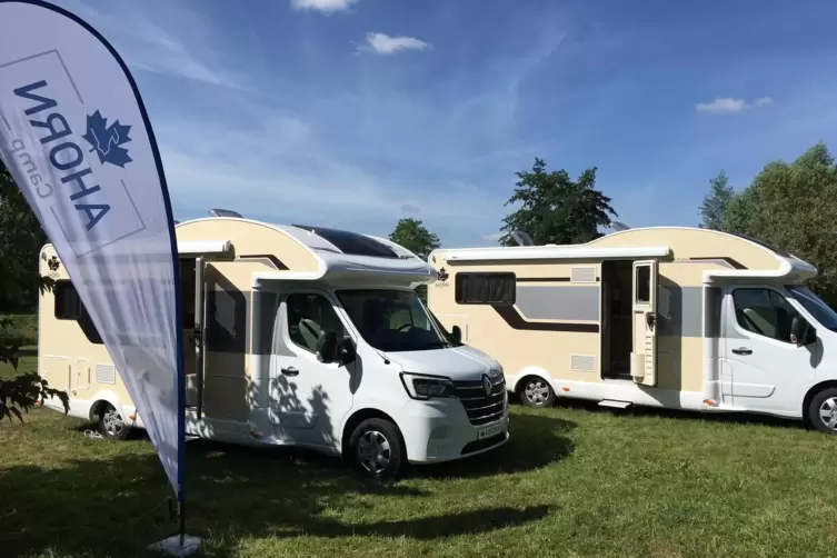 Die beiden neuen Reisemobil-Modelle Canada plus TU und Canada plus TF. 