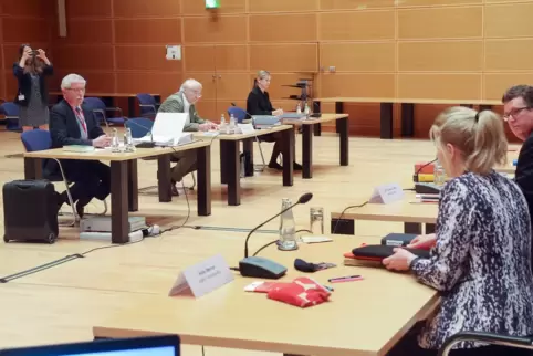 Thilo Sarrazin (im Bild links) am Freitag in der SPD-Bundesschiedskommission.
