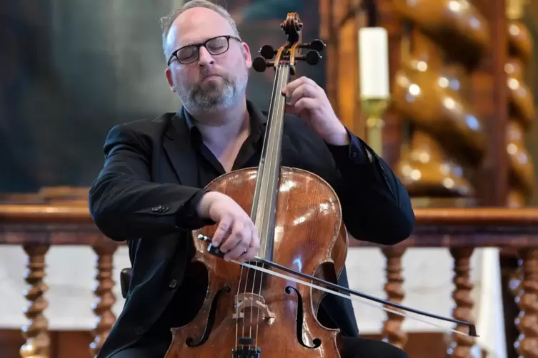 Vielseitiger Musiker: Peter Tilling spielt jetzt in Speyer Cello. 