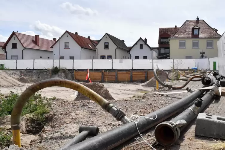 Die wasserrechtliche Genehmigung zur Absenkung des Grundwassers war nach Ansicht des Verwaltungsgerichts Neustadt teilweise fehl
