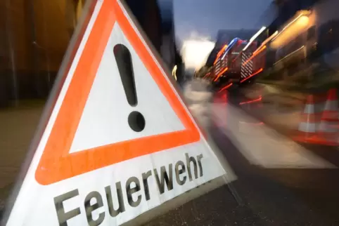 Die Feuerwehr Wachenheim musste zu einem Vorgartenbrand raus. 