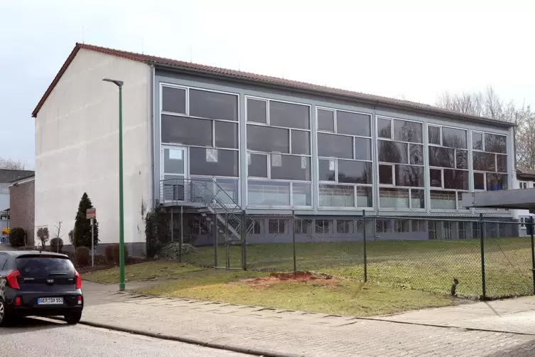 Turnhalle der Grundschule Neuburg: Sanierung dringend notwendig. 