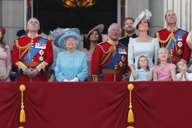 Klassisch: Die britischen Royals grüßen vom Balkon. 