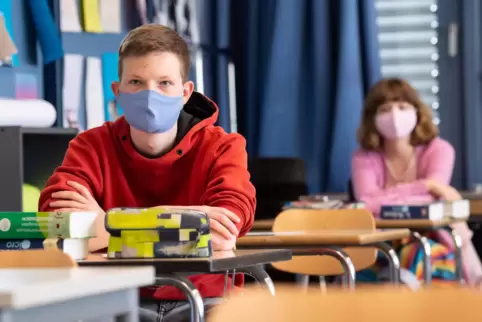Schüler mit Mundschutz im Klassenzimmer: Bald Normalität in Nordrhein-Westfalen – und in anderen Bundesländern? 