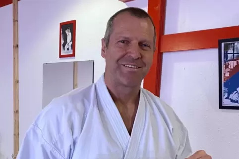 Er hat sich um den Deutschen Karate Verband verdient gemacht und wurde dafür geehrt: Uwe Schwehm. 