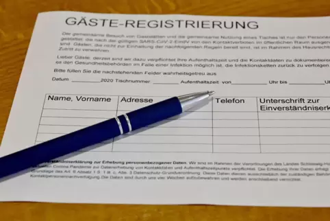 Seit der Wiedereröffnung in der Gastronomie müssen dort die Kontaktdaten der Gäste festgehalten werden.