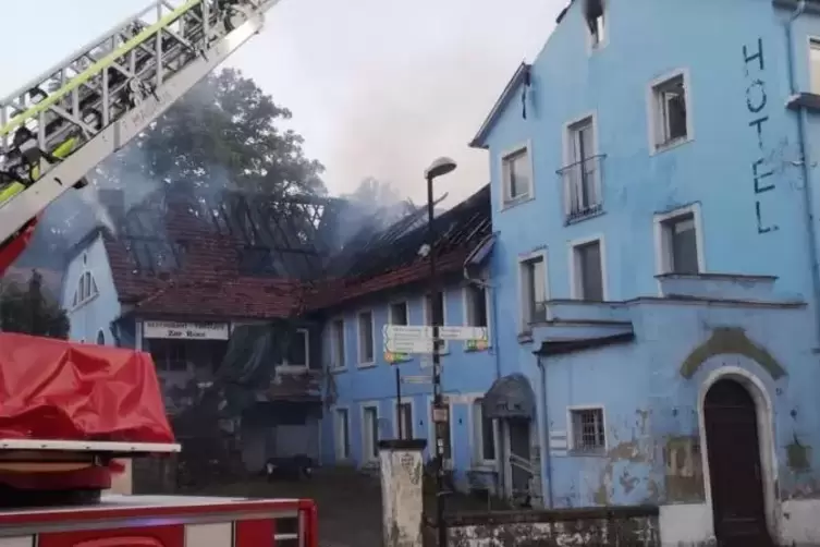 Verletzt wurde bei dem Feuer niemand, das Gebäude stand zum Zeitpunkt des Brands leer.