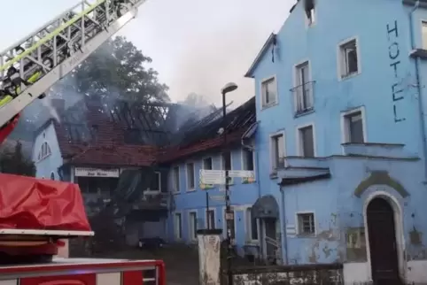 Verletzt wurde bei dem Feuer niemand, das Gebäude stand zum Zeitpunkt des Brands leer.