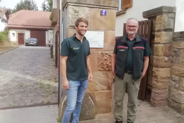 Fabian Keck (links) hat das Forstrevier Alsenz-Obermoschel an seinen Nachfolger Ralph Barme übergeben. 
