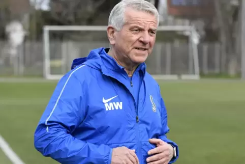 Die Trainer, wie hier Martin Wohlschlegel vom VfR Frankenthal, dürfen in der kommenden Saison viermal auswechseln. Das gibt ihne