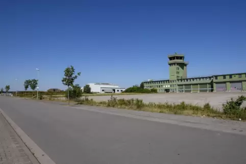 Der Tower ist Zeuge des Militärflugplatzes in Sembach. Vor der Jahrtausendwende wurde das Areal in ein Gewerbegebiet umgewandelt